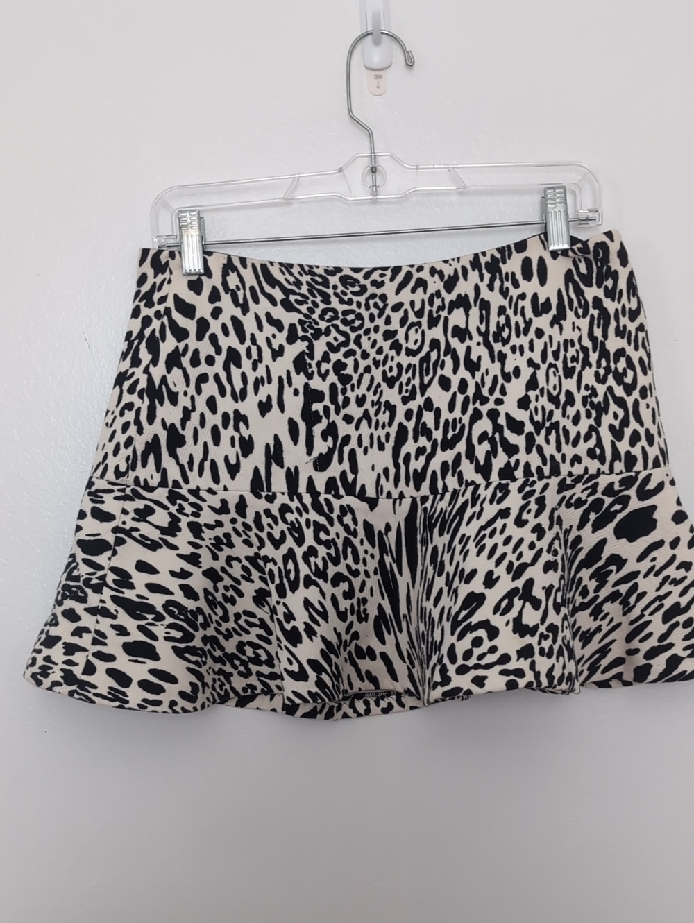 Zara Women’s Black and Cream Animal Print Flared Skirt.